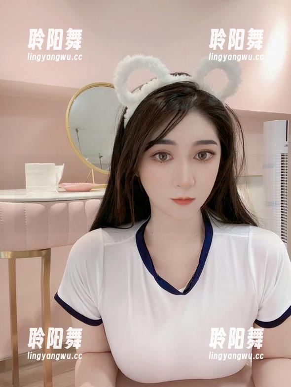 微密圈 - “120斤的小王同学在睡衣中自我反思：这件到底能不能凹出造型？”（原图应急召唤！）