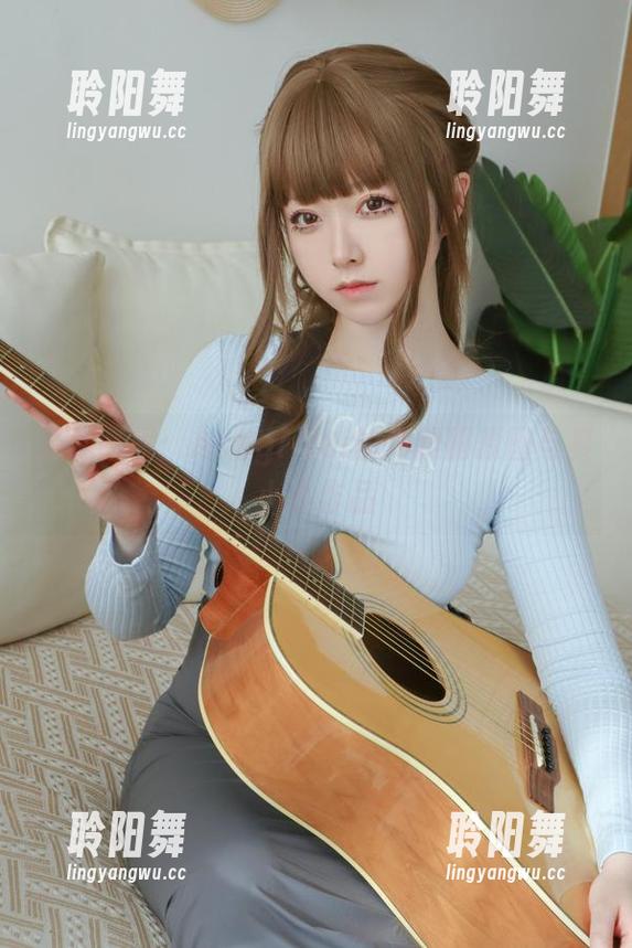 轻松聊聊：Asagiriai的体操服原图与其小小作品