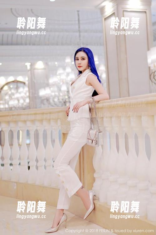 Feilin嗲囡囡 - 喂，找不到芷儿Momoko？解锁夏日图集，别急我也找了好久！精选造型可能在那边踢毽子呢～
