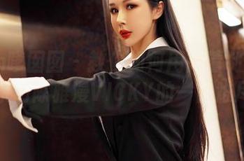 Feilin嗲囡囡 – 教你如何用高清制服写真，亲历陈雅漫VICKY的一言难尽。