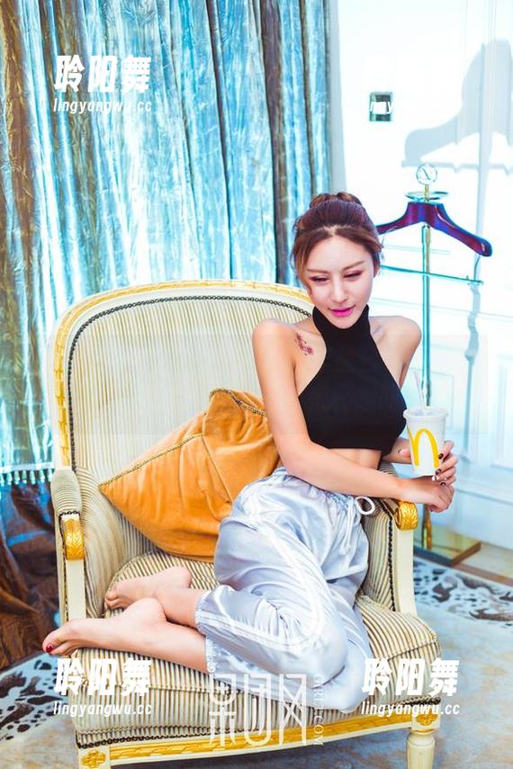 GIRLT果团网 - 王婉悠的作品日常全集——乍一看，还不如来杯咖啡