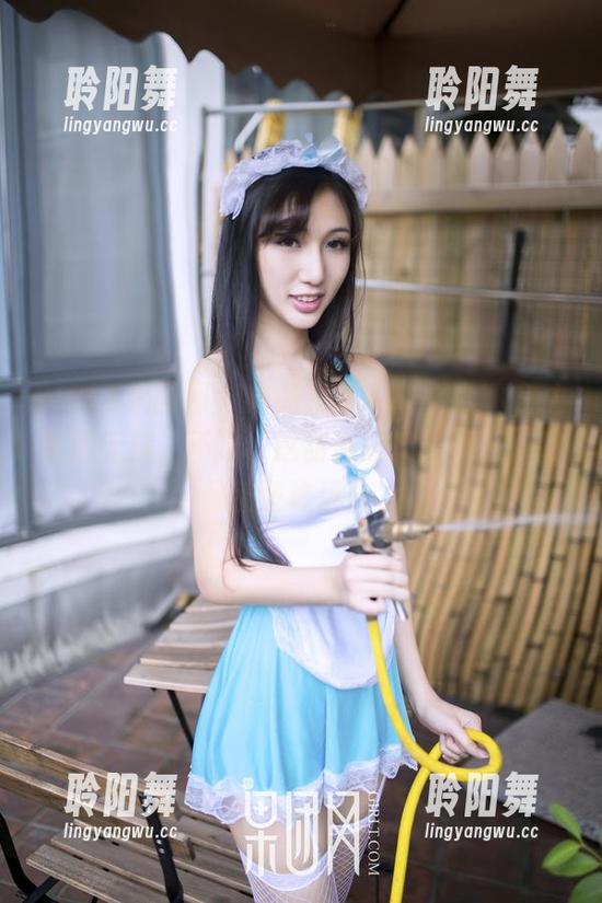 GIRLT果团网-甜Abby GIRLT果团网 - 作品将甜Abby的JK魅力暴露无遗,不过,这甜滋滋的外表下,隐藏着些许玩味。