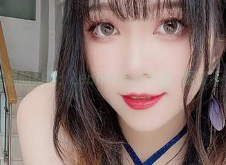 禁忌的教室：Leah梓未的作品，假装不看