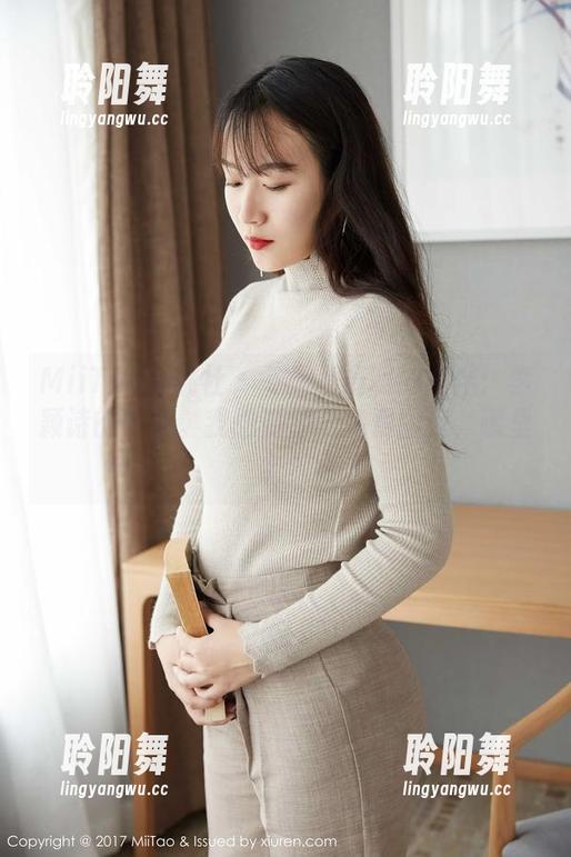 MiiTao蜜桃社 - 冬天里最暖的陪伴：李颖诗的毛衣。我想要那个免费图包，哪里有？