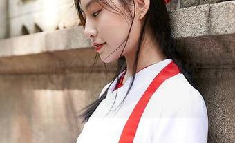 MiiTao蜜桃社 – 闲逛户外的静香Mandy图集：风吹得好舒服，头发还随风摇摆呢。