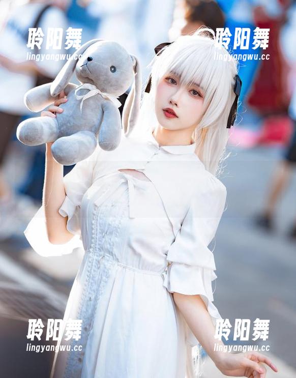 Momoko葵葵以裸足为名，原图中她究竟在说些什么？