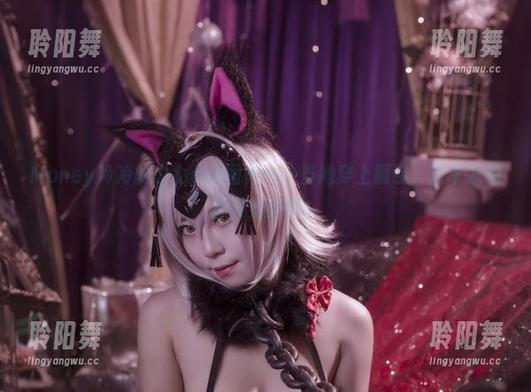 Money冷冷的少女cos图集——当她穿上服装，整个冰箱都开始发热！