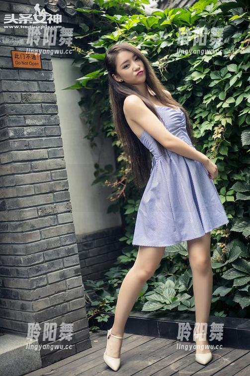 TouTiao头条女神 - 修女角色扮演？刘瑾希在原图中也太有戏了吧！