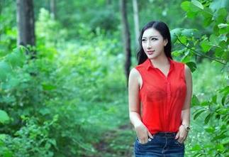 TuiGirl推女郎 – 从会议室到画面，赵惟依的职业装私拍，套图里藏着职场智慧！