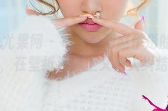 UGirls尤果网 – 每次看到赵伊彤的红裙美图，在壁纸选择上又陷入纠结。