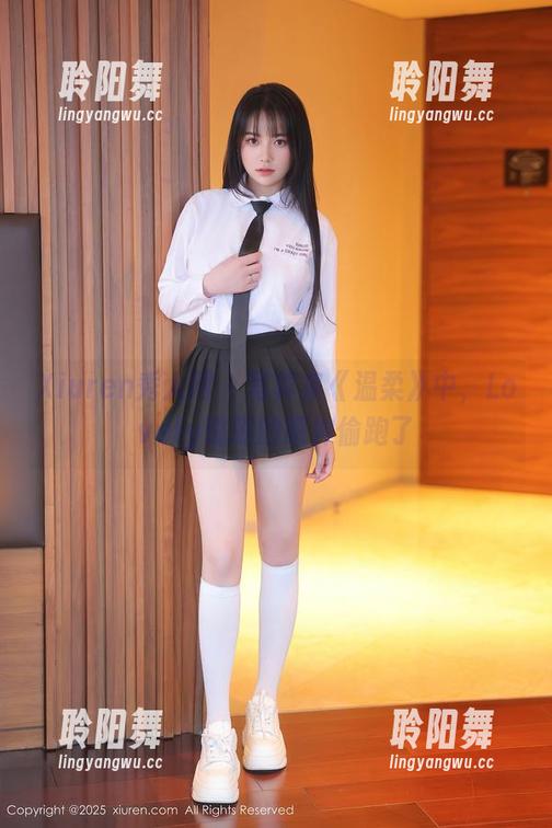 Xiuren秀人网 - 写真集《温柔》中，Lovely璐璐的眼神偷跑了