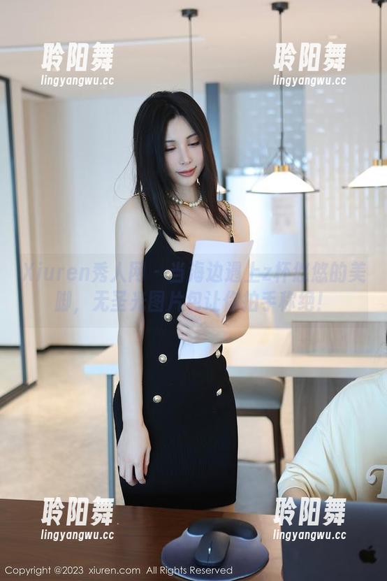 Xiuren秀人网 - 当海边遇上z杯悠悠的美脚，无圣光图片包让你拍手称绝！