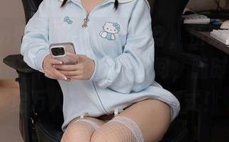 Xiuren秀人网 – 毛衣加身，伍晓丽Shirley原图中隐藏的俏皮瞬间，随时可以开启万人狂欢的写真模式！