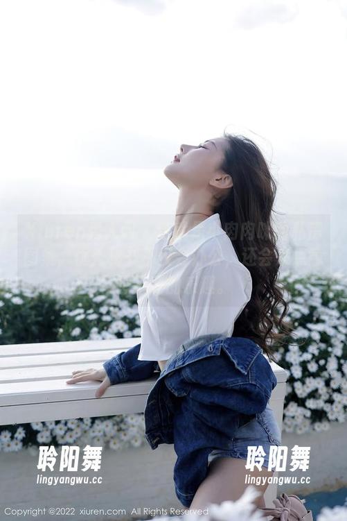 Xiuren秀人网 - 这就是小肉肉咪的私房图集，优秀秘书不仅会办公，还会来点意想不到的乐趣。