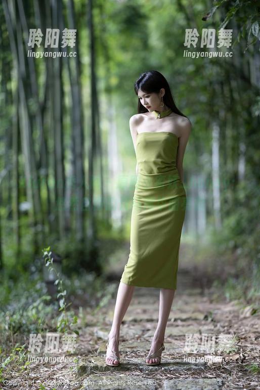 Xiuren秀人网 - 原图小蛮妖_honey：悠然自得的双马尾华丽亮相
