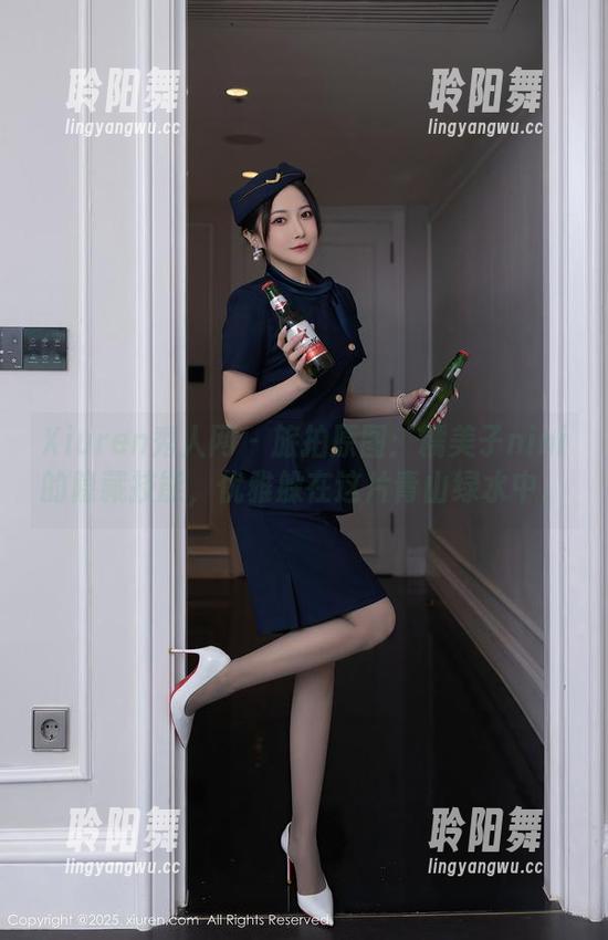 Xiuren秀人网-糯美子nini Xiuren秀人网 - 旅拍原图:糯美子nini的隐藏技能,优雅躲在这片青山绿水中。