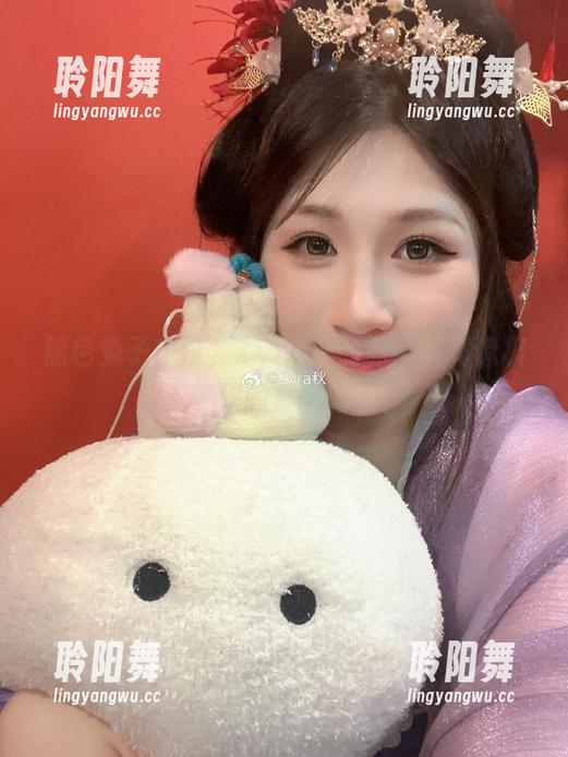 黑色兔子出没，Zyra秋的私房写真像极了梦里的那个场景？