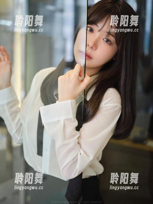当白色变得不那么乏味，wuyo(우요)的高清作品带来了意外的得意与窘迫