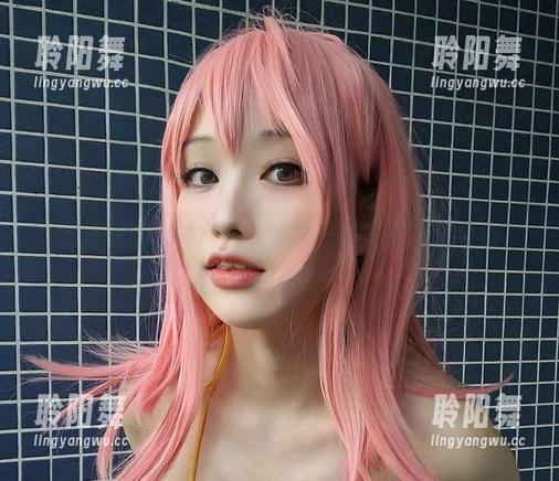 游泳馆的女神：七七娜娜子的‘水’面考验