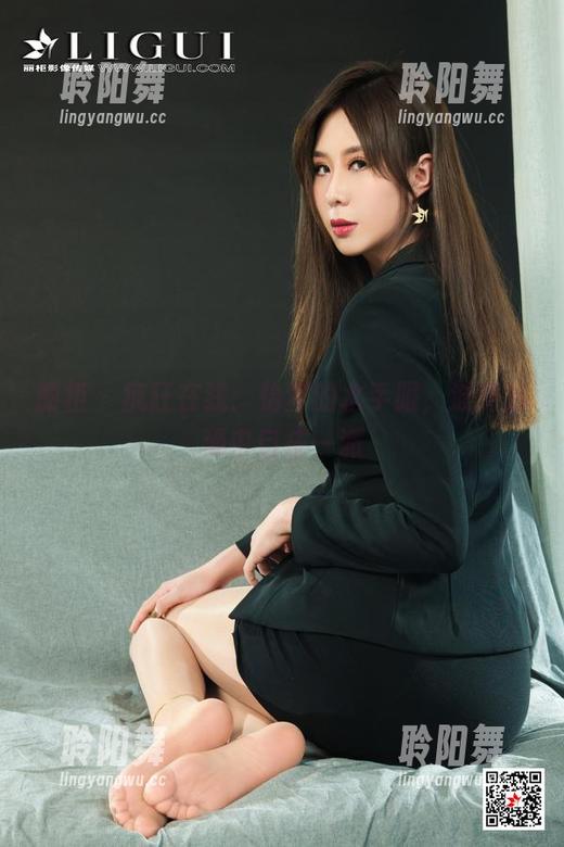 丽柜 - 疯狂在线：怡萱的水手服，波涛汹涌中自成一派