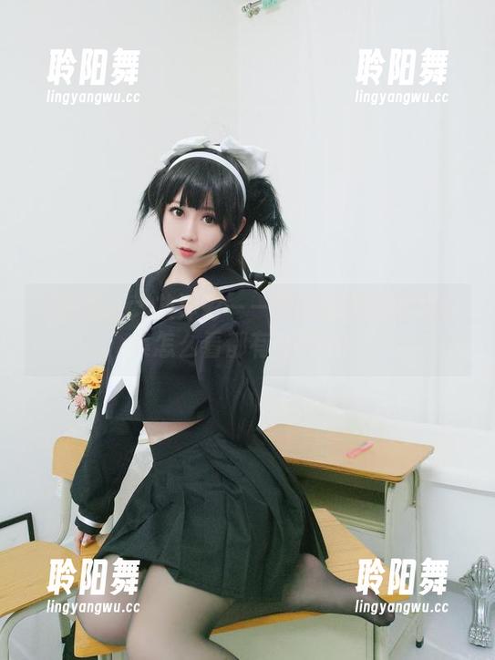 空姐风采大放异彩——依依超级懒的写真集怎么看都有新花样！