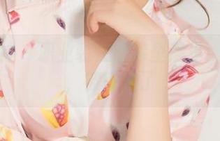 克拉女神 – 职业装在图库里漫步：依娜丝，被锁定了