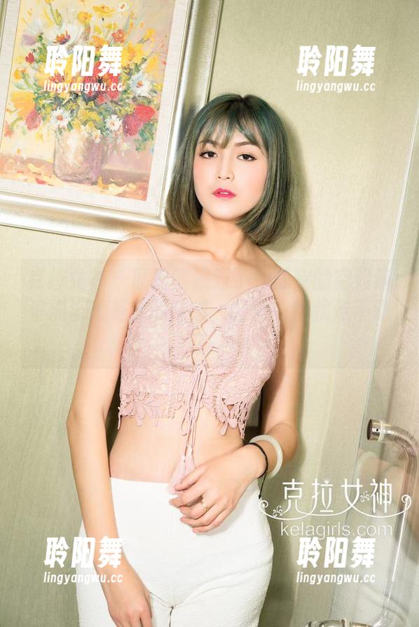 克拉女神 - 原图收藏对了！静宜的空姐造型满满都是梦的味道，轻轻一瞥就走不动了…