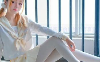 铁轨上细腿的自信漫步，兔玩映画不怕尴尬的写真套图上线！