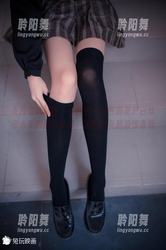 支持兔玩映画，让我们一次性满足对白丝和水手服的需求吧，套图里有超级惊喜呃！