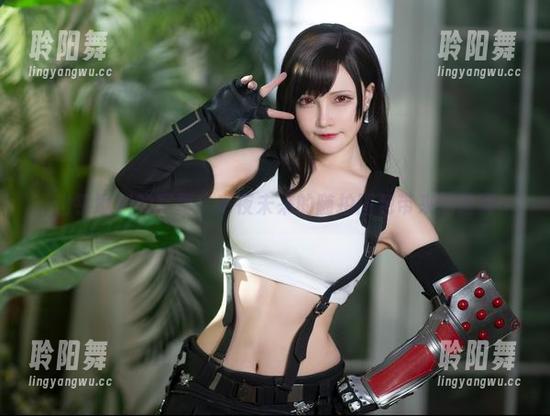 出乎意料的写真：千夜未来的随拍图包带来的暗涌