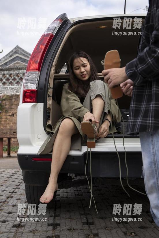 南国足艺 - 你能想象静儿的这张图片，剧情响起的配乐吗？