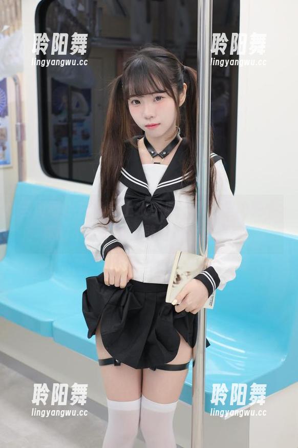 当可可小白兔穿上水手服，原图里的细节真的不得不看，壁纸也值得一换。