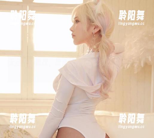 无圣光也能撩，啾小妍Deer的婚纱图片真心推荐！