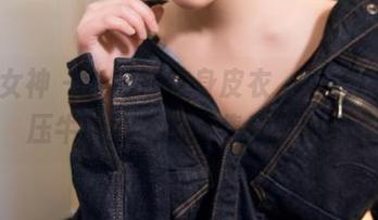 头条女神 – 李丽莎这身皮衣，难道是为挤压牛奶而生的全集和原图？