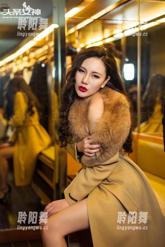头条女神-王竹 头条女神 - 王竹的薄凉裸足:图库中飘来的轻声细语