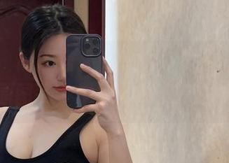 微密圈 – 高清劈叉和瑜伽，奶宝妹纸又开始秀原图了，果然不愧是运动达人。