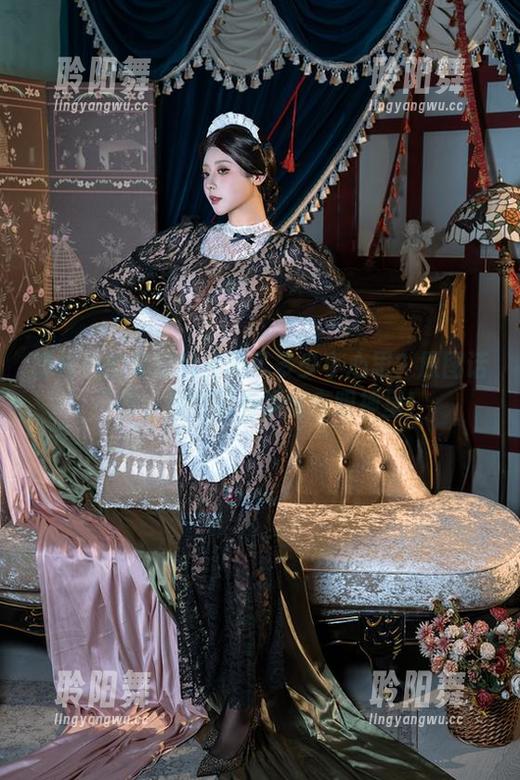 奶桃桃的旗袍究竟藏了多少小心思？原图话不多，照片里有的全在眼神里！