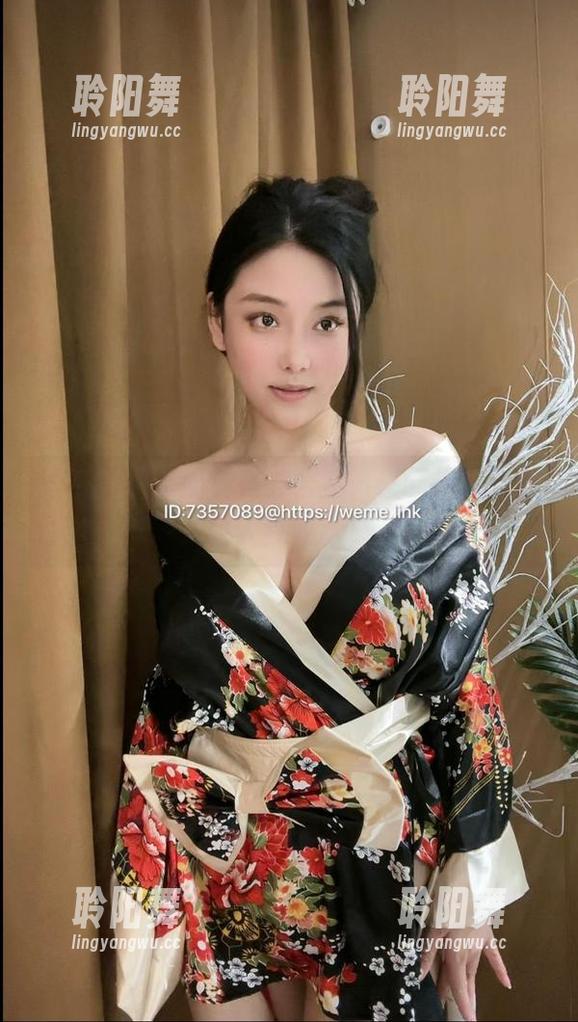 微密圈 - 当奶雯在办公室，最新原图果断收入我收藏夹