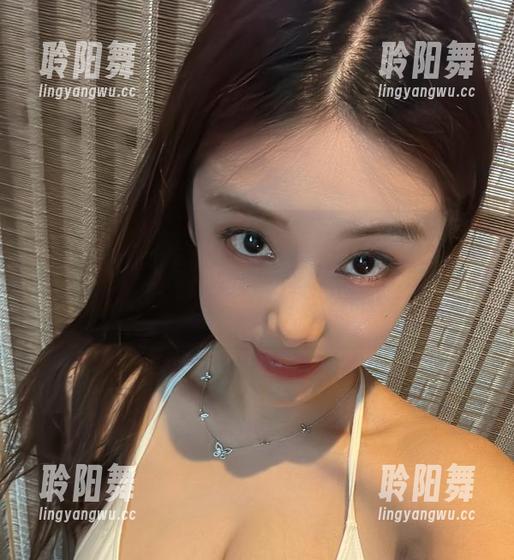 微密圈 - 唯一一条牛仔裤，奶雯的作品集你值得拥有！别犹豫，快来下载，乐，不过如此。