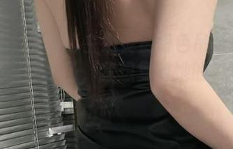 微密圈 – 宝藏博主奶雯赏银色吊带裙美图，温柔又太撩了，我想复制她的每个姿势！
