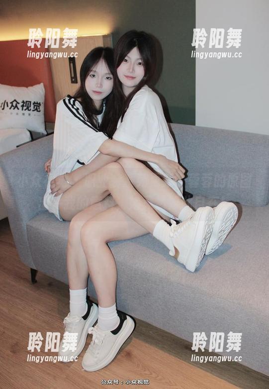 小众视觉 - 职业装系列更新，蓉蓉的原图出乎我的意料，她竟然如此自在！