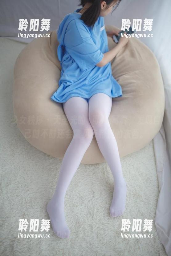 少女秩序 - 无圣光的晞可JK写真，发现自己时不时还会瞥见点特别的东西。