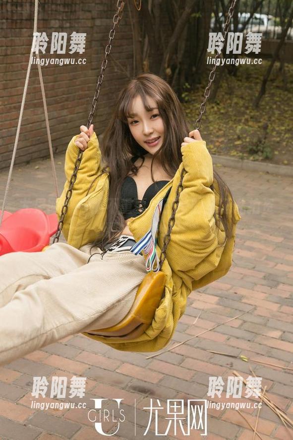 尤果网 - 衣服不重要，王莹的圣诞私拍资源才是关键！