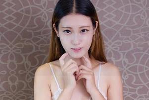 尤物馆 – 陆萱萱Cecilia的裸足高清美图，难道是猫咪也要羡慕的美丽吗？每张都在散发一种休闲自在的气息。