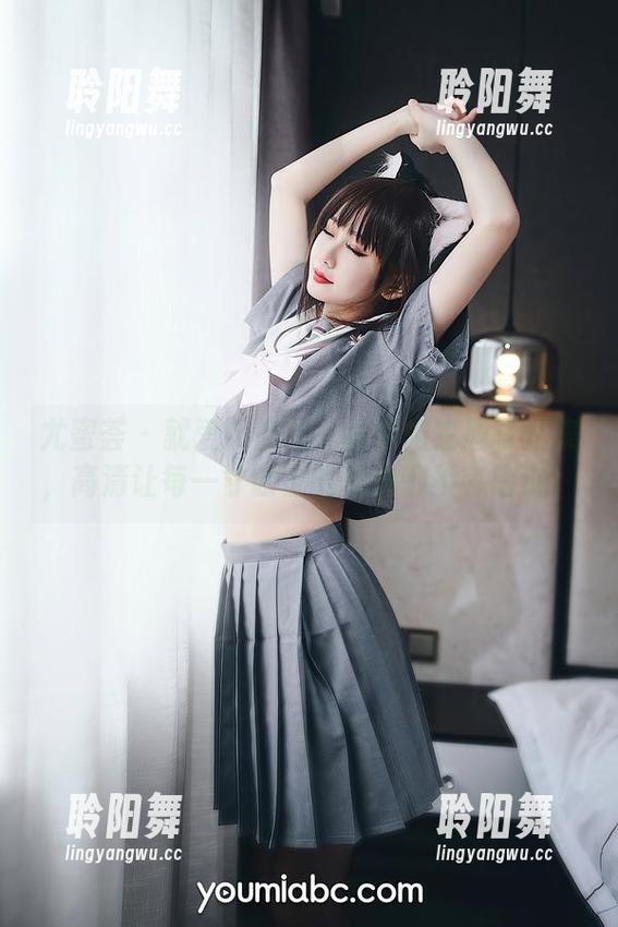 尤蜜荟 - 就爱娜依灵儿的空姐主题写真集，高清让每一寸脸上的表情都不容错过。