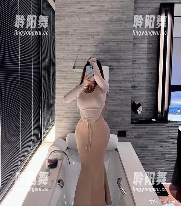微密圈 - 牛仔裤是万金油，希希Gina的网盘里有个大合集，快来找乐儿！