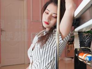 异思趣向 – 套图：当灰丝少女婉萍和吉他一起，似乎触碰到了不为人知的某个角落。