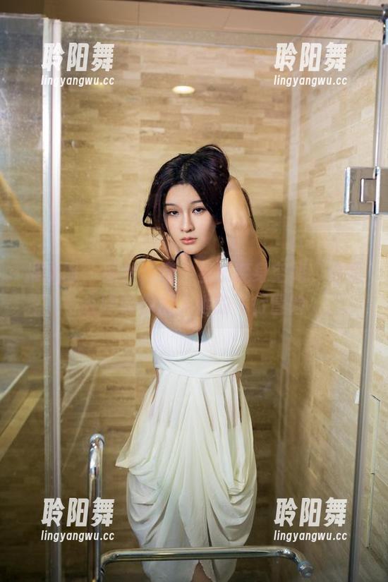 推女郎 - 图片精选：星辰变身空姐，像是在呼唤你加入她的飞行冒险