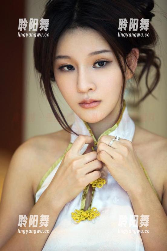 推女郎 - 黑丝+陆瓷，私拍美图出乎意料的组合