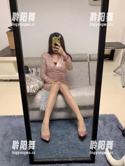 微密圈 - 微信朋友圈闹剧在线看提袜少女的诙谐作品